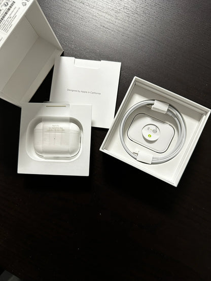 Apple AirPods Pro 2 – Hülle verkratzt – Lightning – Mit Box